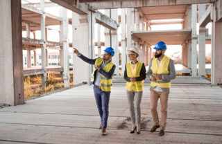 Vi står till tjänst med arbetsledare Vi står till tjänst med arbetsledare