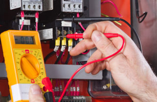 Vi har behöriga elektriker Vi har behöriga elektriker